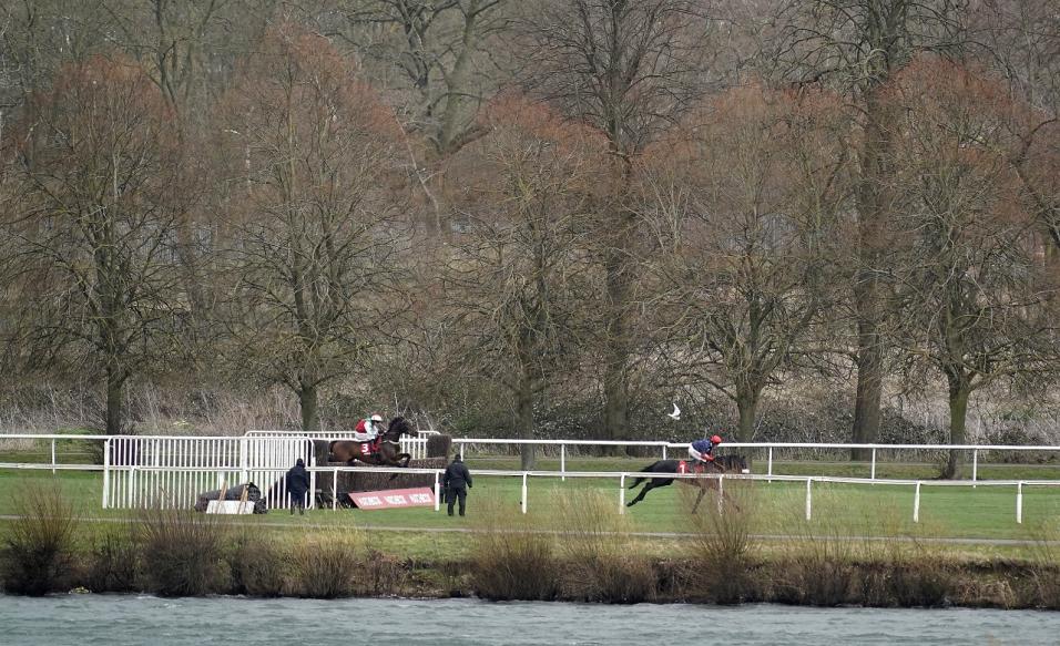 Horses jumping at Kempton